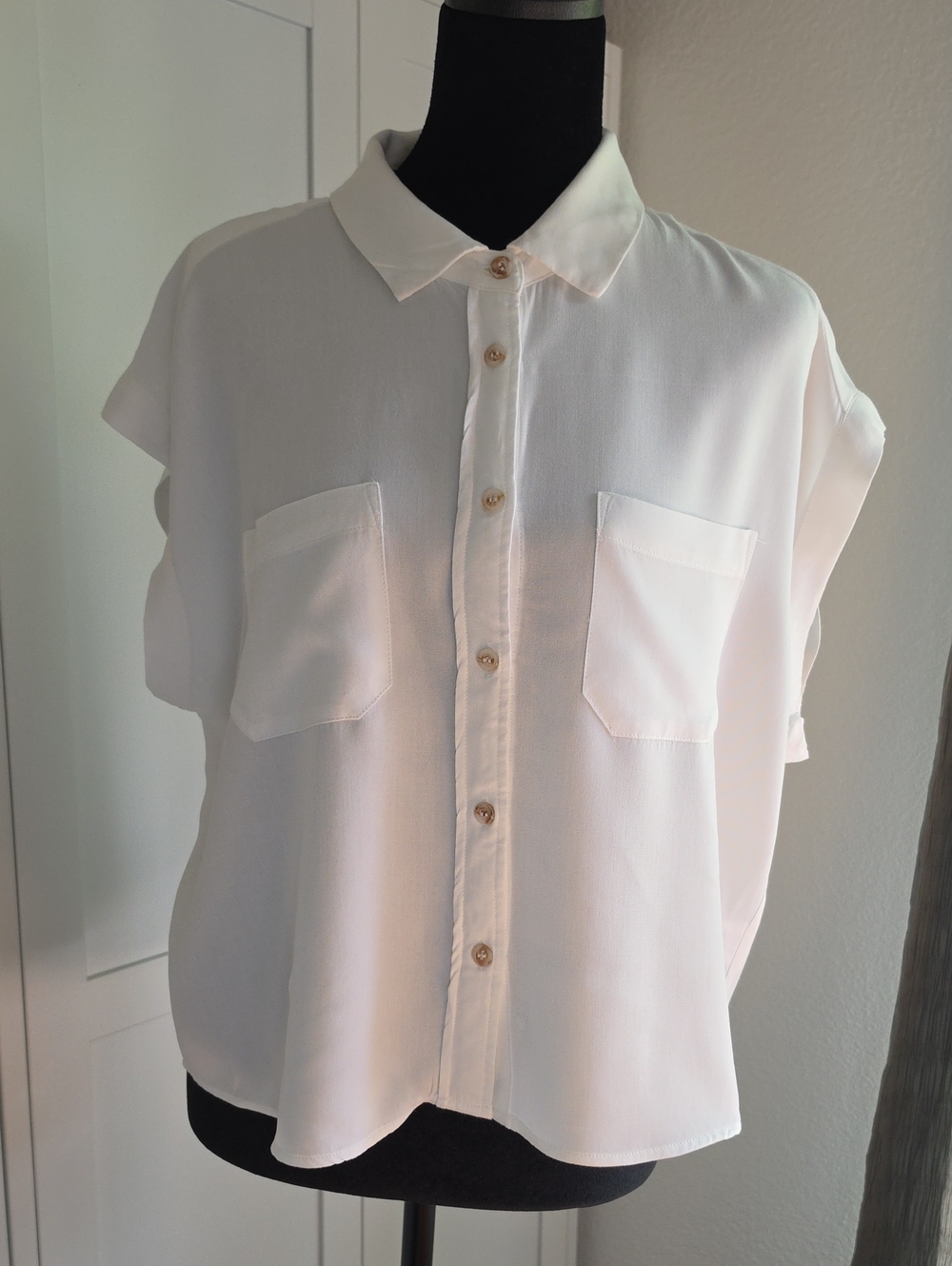 Rose & Olive White Short-Sleeve Button-Front Blouse